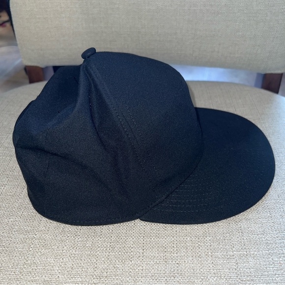 Lululemon Seawheeze 2015 Commemorative
Adjustable Cap - Picture 2 of 10